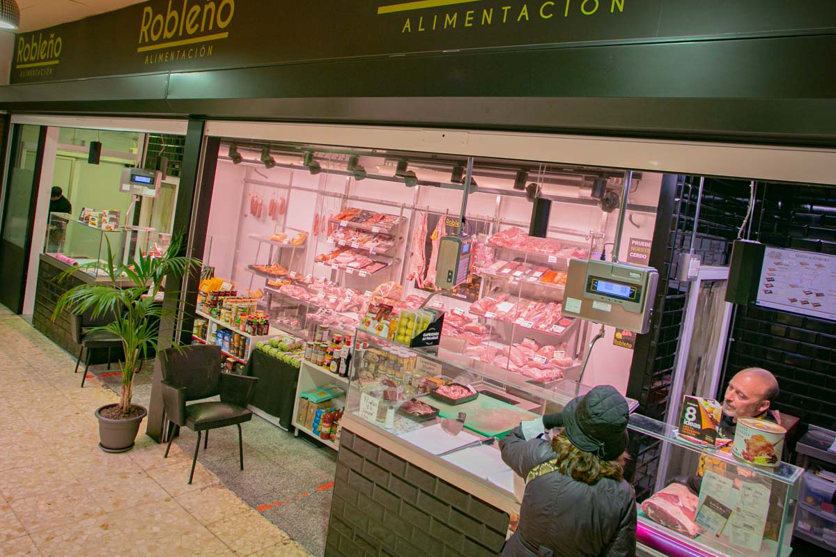 009_CARNICERIA-ROBLENO_DR5B7053_MERC.-DIEGO-DE-LEON.__copy_